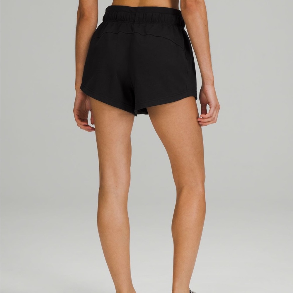 Lululemon innerglow high rise short 3” size 6
